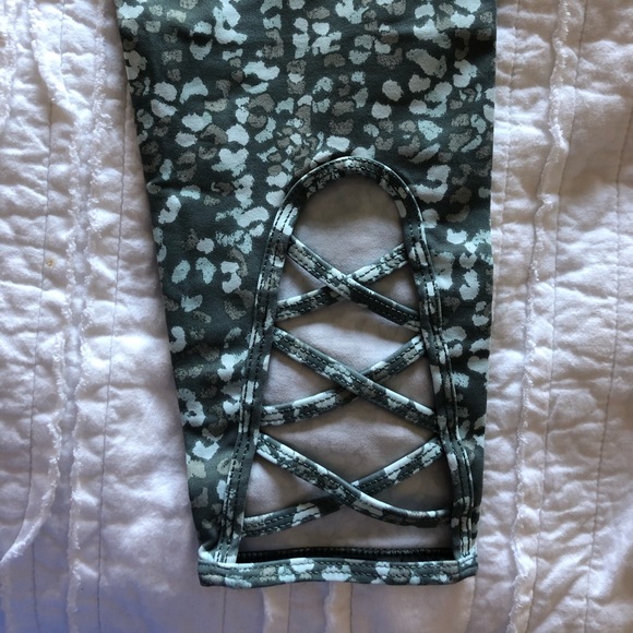 Aerie move leggings with lattice bottoms - Picture 4 of 5